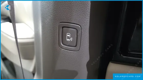 KIA CARNIVAL GASOLINE 7-SEATER HI-LIMOUSINE