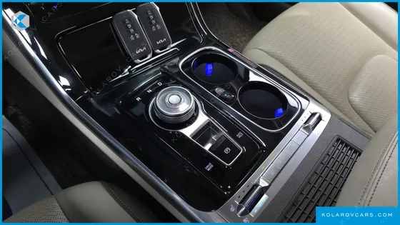 KIA CARNIVAL GASOLINE 7-SEATER HI-LIMOUSINE