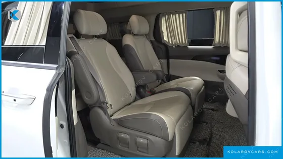 KIA CARNIVAL GASOLINE 7-SEATER HI-LIMOUSINE