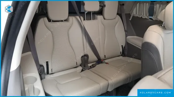 KIA CARNIVAL GASOLINE 7-SEATER HI-LIMOUSINE
