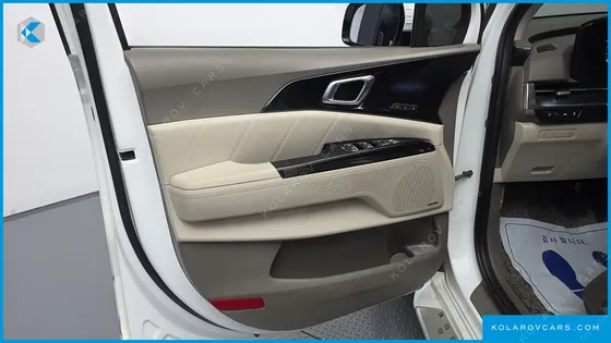 KIA CARNIVAL GASOLINE 7-SEATER HI-LIMOUSINE
