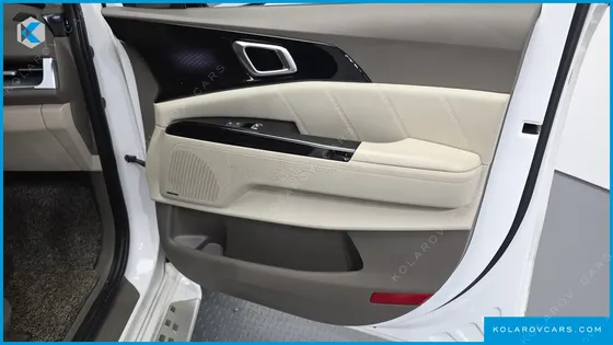 KIA CARNIVAL GASOLINE 7-SEATER HI-LIMOUSINE