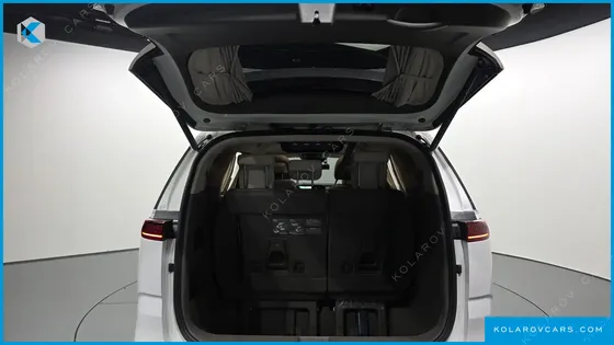 KIA CARNIVAL GASOLINE 7-SEATER HI-LIMOUSINE