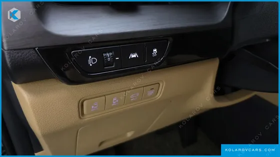 KIA CARNIVAL DIESEL 9-SEATER SIGNATURE