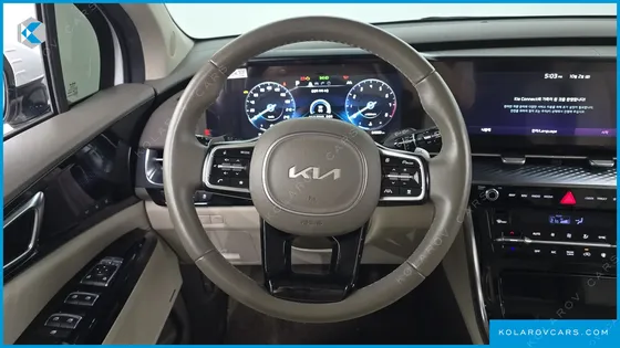KIA CARNIVAL GASOLINE 9-SEATER HI-LIMOUSINE