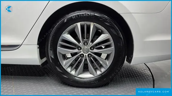 HYUNDAI GRANDEUR HG240 MODERN