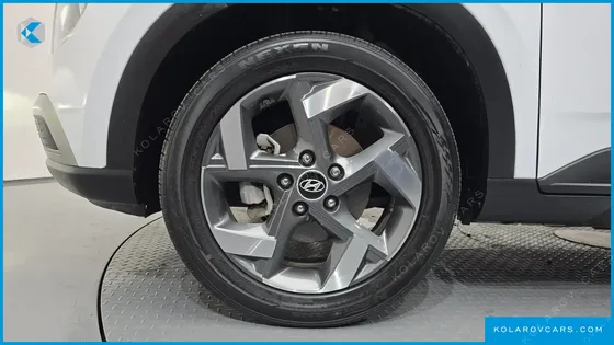 HYUNDAI VENUE 1.6 MODERN