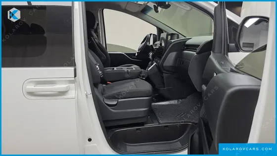 HYUNDAI STARIA TOURER 11-SEATER