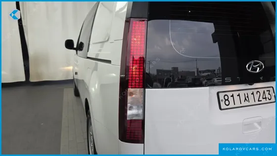 HYUNDAI STARIA CARGO 5-SEATER