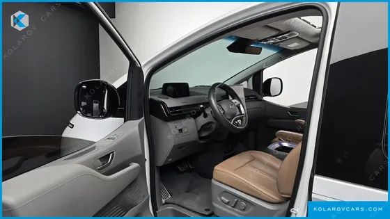 HYUNDAI STARIA L3.5 LOUNGE 9-SEATER