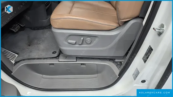 HYUNDAI STARIA L3.5 LOUNGE 9-SEATER