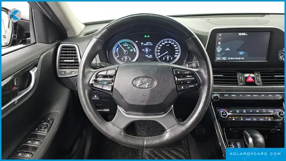 HYUNDAI GRANDEUR PREMIUM