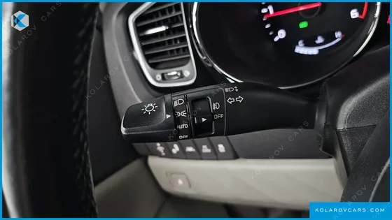 KIA CARNIVAL 9-SEATER PRESTIGE