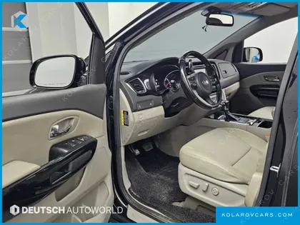 KIA CARNIVAL 9-SEATER PRESTIGE