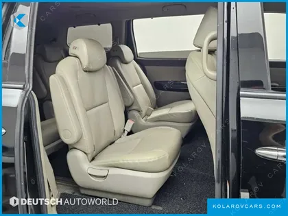KIA CARNIVAL 9-SEATER PRESTIGE