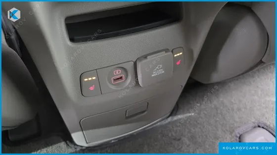 KIA CARNIVAL 9-SEATER NOBLESSE SPECIAL