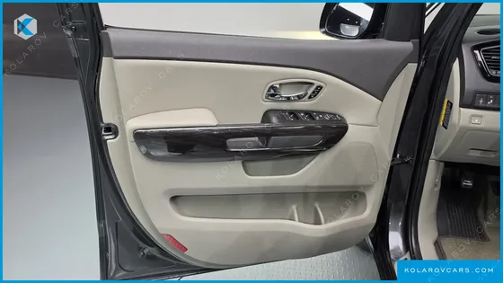 KIA CARNIVAL 9-SEATER NOBLESSE SPECIAL