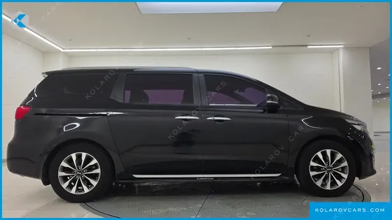 KIA CARNIVAL 9-SEATER LUXURY