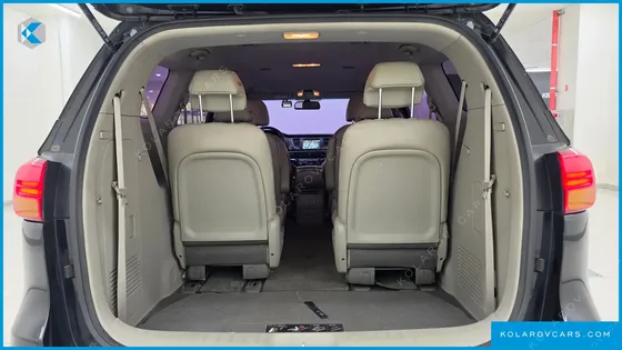 KIA CARNIVAL 9-SEATER LUXURY