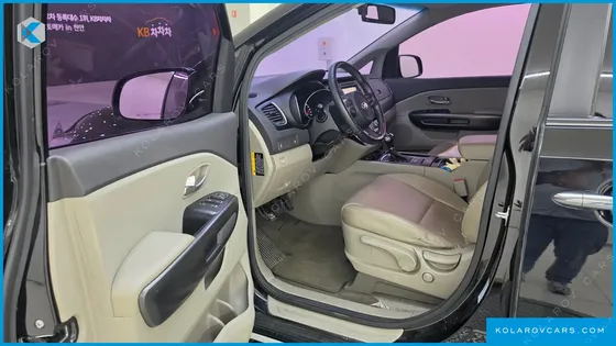 KIA CARNIVAL 9-SEATER LUXURY