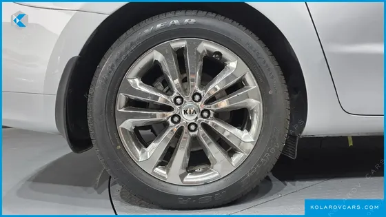 KIA CARNIVAL 9-SEATER PRESTIGE