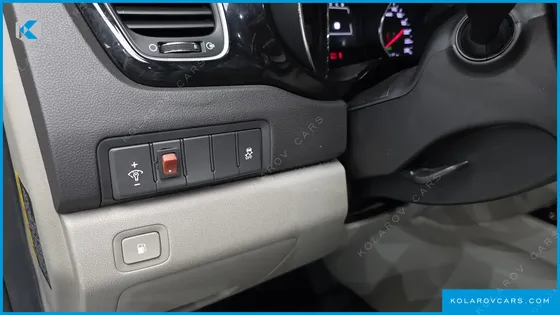 KIA CARNIVAL 9-SEATER PRESTIGE