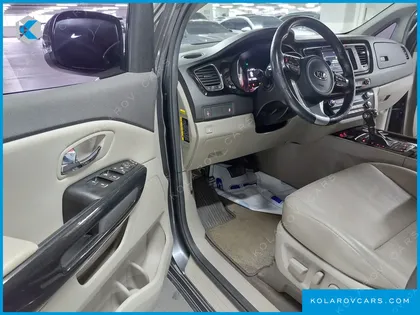 KIA CARNIVAL 9-SEATER PRESTIGE