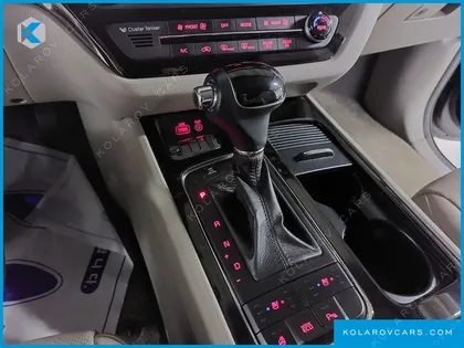 KIA CARNIVAL 9-SEATER PRESTIGE