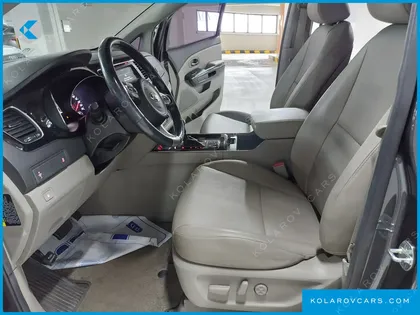 KIA CARNIVAL 9-SEATER PRESTIGE