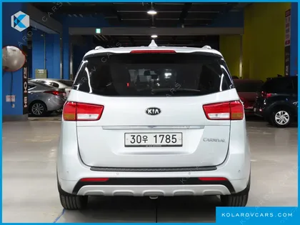 KIA CARNIVAL 9-SEATER PRESTIGE