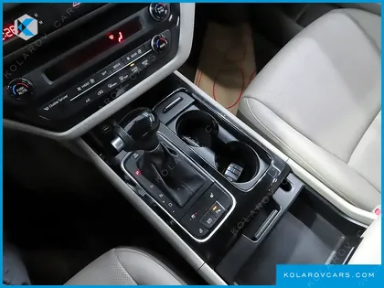 KIA CARNIVAL 9-SEATER PRESTIGE