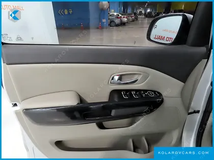 KIA CARNIVAL 9-SEATER PRESTIGE