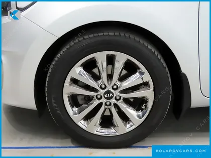 KIA CARNIVAL 9-SEATER PRESTIGE