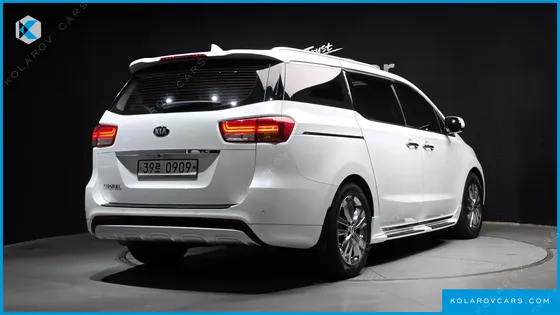 KIA CARNIVAL 9-SEATER NOBLESSE
