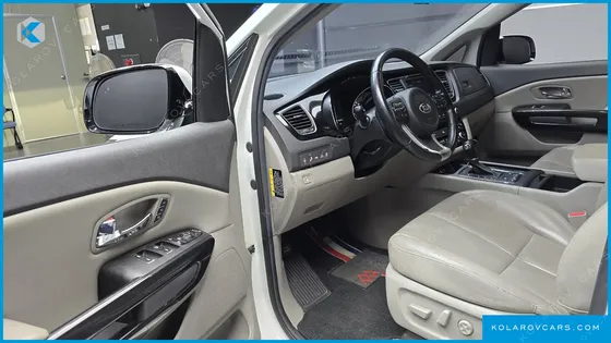 KIA CARNIVAL 9-SEATER NOBLESSE