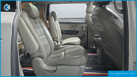 KIA CARNIVAL 9-SEATER NOBLESSE