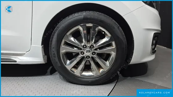 KIA CARNIVAL 9-SEATER NOBLESSE