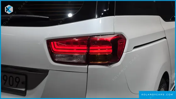 KIA CARNIVAL 9-SEATER NOBLESSE