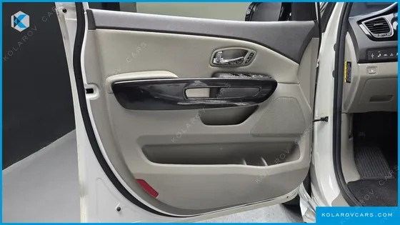 KIA CARNIVAL 9-SEATER NOBLESSE