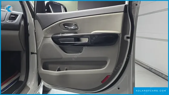 KIA CARNIVAL 9-SEATER NOBLESSE