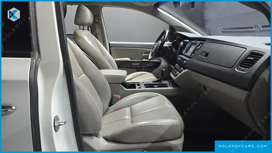 KIA CARNIVAL 9-SEATER NOBLESSE