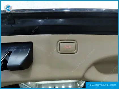 KIA CARNIVAL 7-SEATER HI-LIMOUSINE
