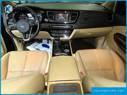 KIA CARNIVAL 7-SEATER HI-LIMOUSINE