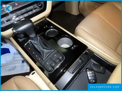 KIA CARNIVAL 7-SEATER HI-LIMOUSINE