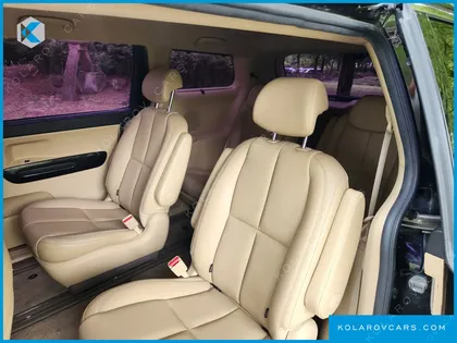 KIA CARNIVAL 9-SEATER NOBLESSE