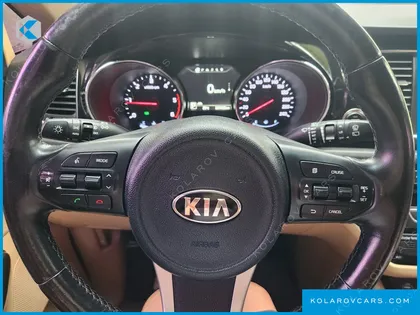 KIA CARNIVAL 9-SEATER NOBLESSE