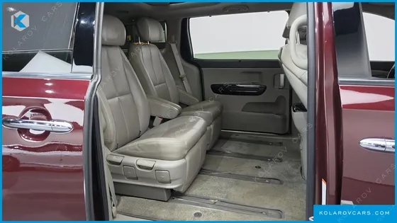 KIA CARNIVAL GASOLINE 7-SEATER LIMOUSINE