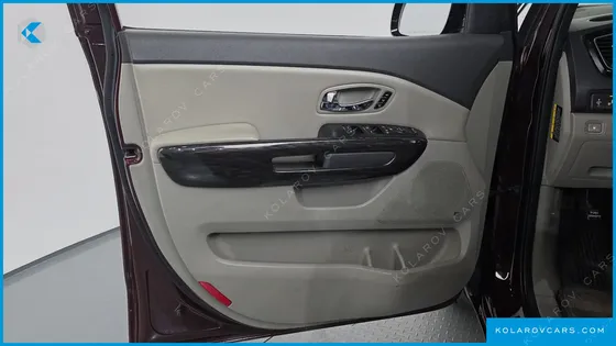 KIA CARNIVAL GASOLINE 7-SEATER LIMOUSINE