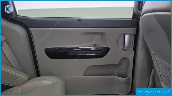 KIA CARNIVAL GASOLINE 7-SEATER LIMOUSINE