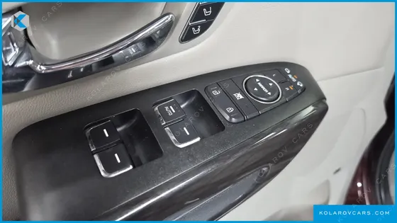 KIA CARNIVAL GASOLINE 7-SEATER LIMOUSINE